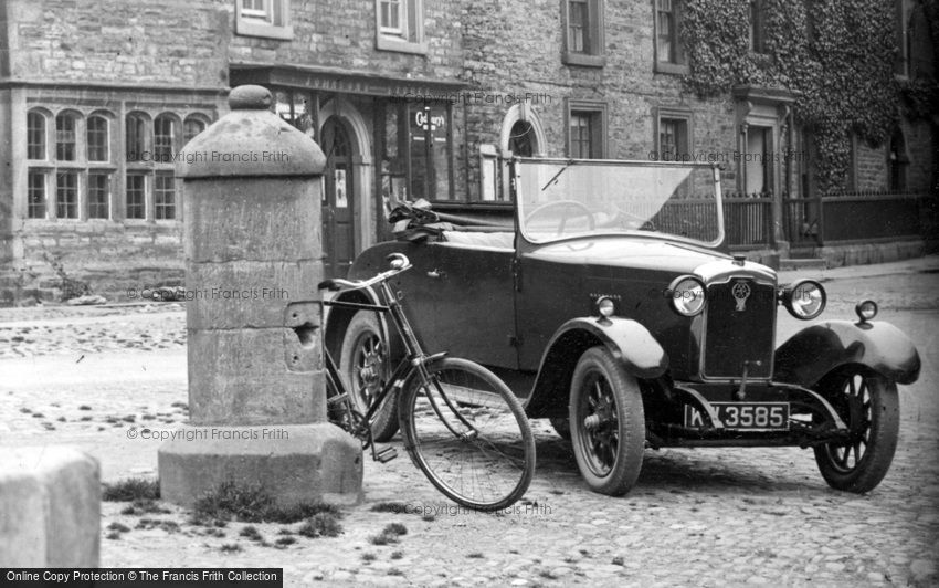 Askrigg, Old Car 1929