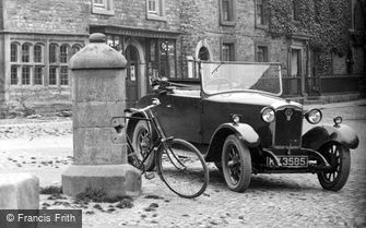 Askrigg, Old Car 1929