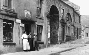 Women Outside The Post Office 1911, Askrigg