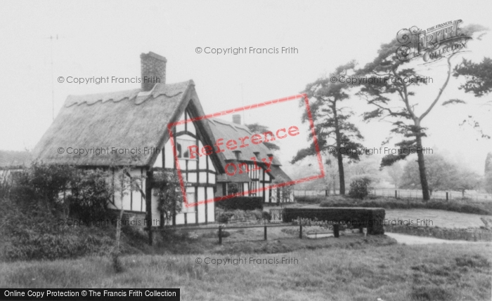 Photo of Aspley Guise, Old Cottages, Bedford Road c.1960