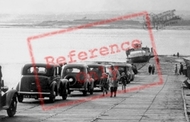 The Ferry Queue 1937, Aust