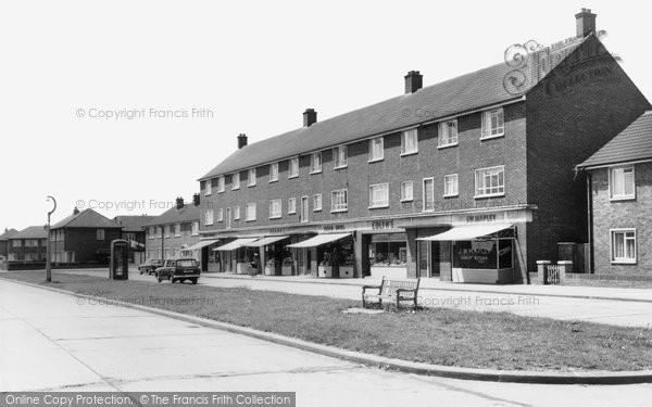 Photo of Aveley, Hall Road Estate c1963