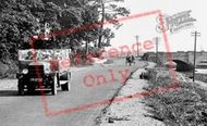 Charabanc In New Road 1927, Axmouth