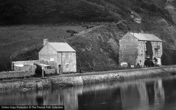 Photo of Axmouth, The Harbour Cottages 1922