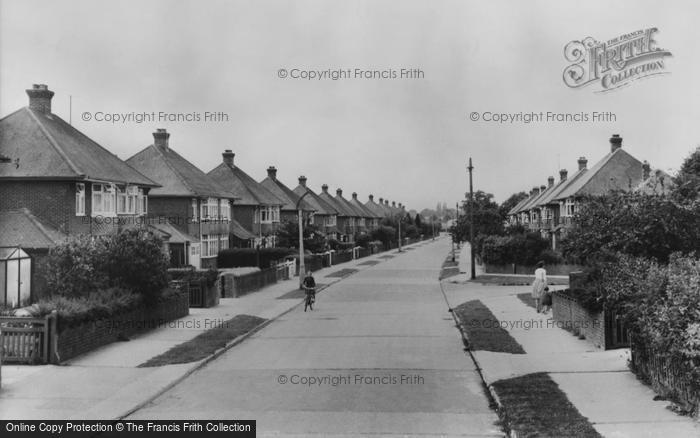 Photo of Aylesbury, Broughton Avenue c.1965