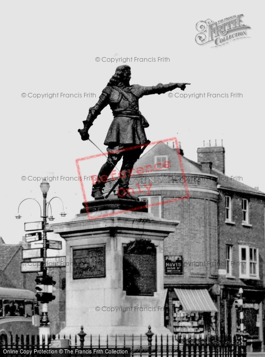 Photo of Aylesbury, John Hampden Statue c.1955