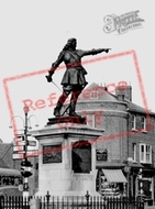 John Hampden Statue c.1955, Aylesbury