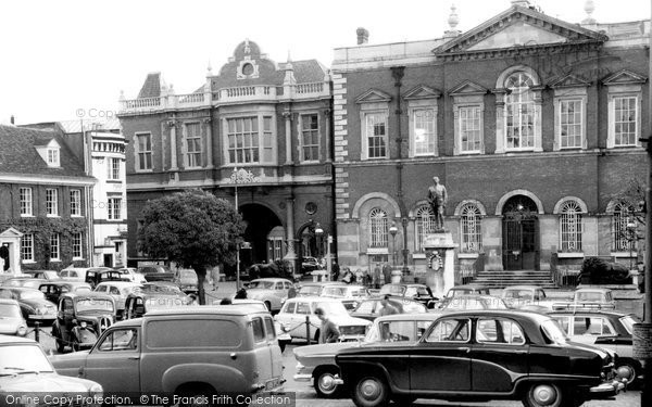 Photo of Aylesbury, Market Square c.1965