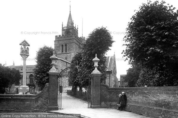 Photo of Aylesbury, St Mary's Church And Cross 1927