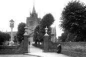 St Mary's Church And Cross 1927, Aylesbury