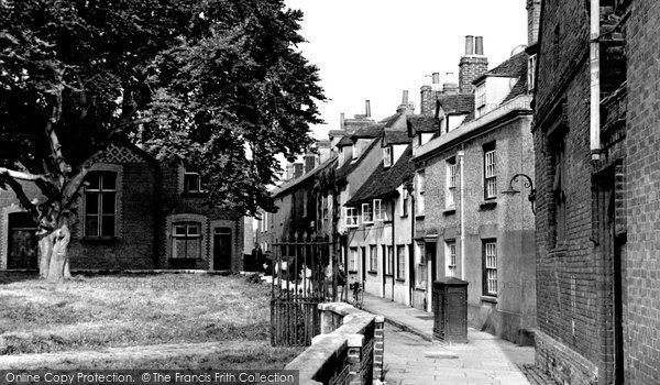 Photo of Aylesbury, St Mary's Square c.1955