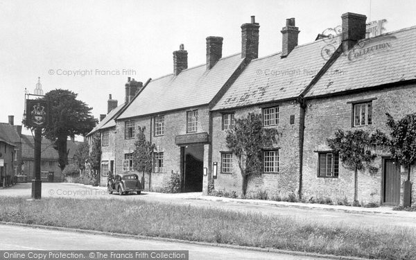 Photo of Aynho, The Cartwright Arms Hotel c.1955