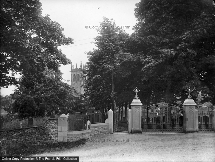 Photo of Aysgarth, St Andrew's Church And Memorial Gates 1924