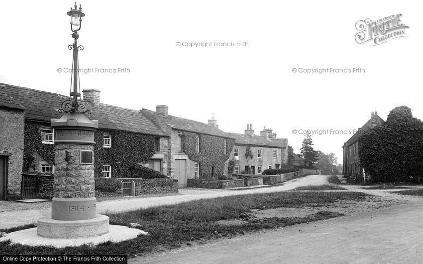 Aysgarth, Village and War Memorial 1924