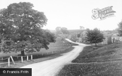 Entering The Village 1924, Bainbridge