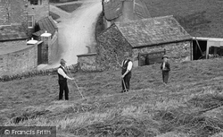Turning The Hay 1924, Bainbridge