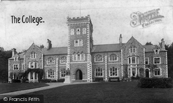 College 1913, Bala