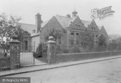 Girl's School 1913, Bala