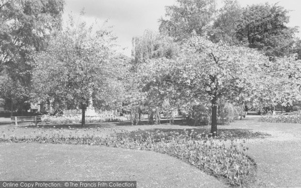 Photo of Banbury, People's Park c.1965