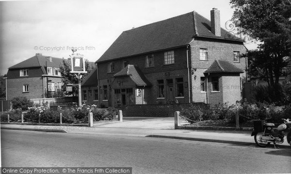 Photo of Banstead, The Woolpack c.1960