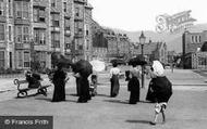 Promenading 1908, Barmouth