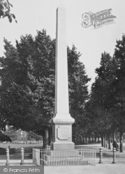 Rock Park, Obelisk 1899, Barnstaple