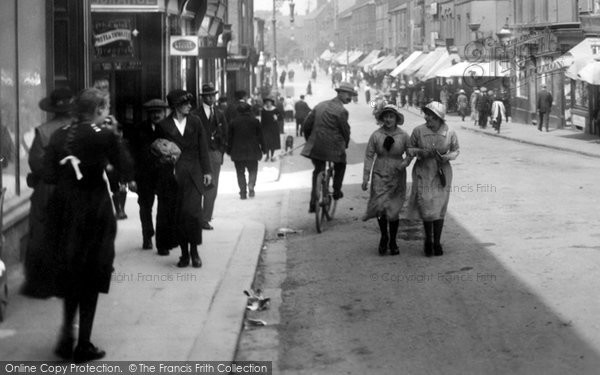 Photo of Barrow In Furness, Girls In Dalton Road 1918