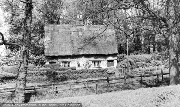 Photo of Barton Seagrave, Old Cottage c.1955