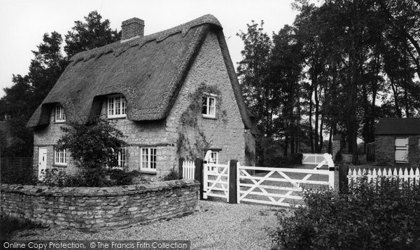 Photo of Barton Seagrave, Thatched Cottage c.1960