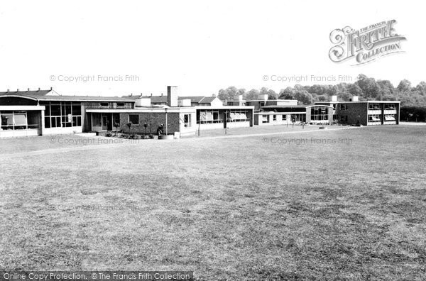 Photo of Basildon, Kingswood County Primary School c1960