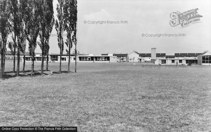 Photo of Basildon, Kingswood County Primary School c.1965