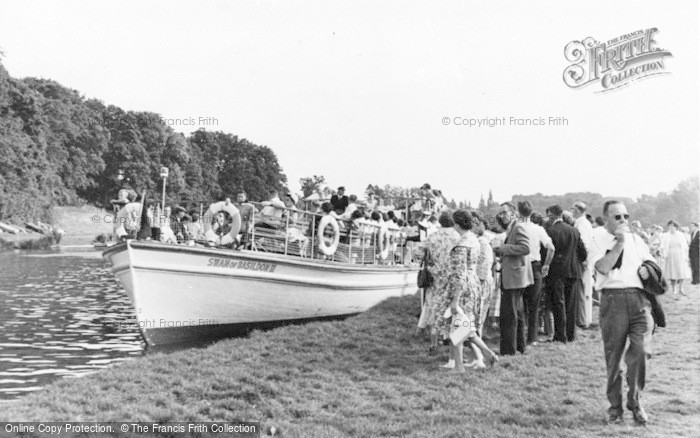 Photo of Basildon, The 'swan Of Basildon III' c.1960