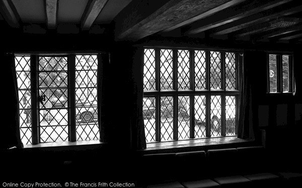 Photo of Basingstoke, Church Cottage Window 2011