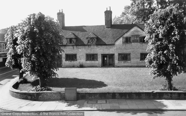 Photo of Basingstoke, Deane's Almshouses c.1960