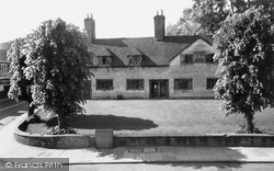 Deane's Almshouses c.1960, Basingstoke