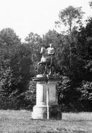Statue In Hackwood Park 1898, Basingstoke
