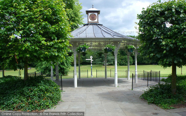 Photo of Basingstoke, War Memorial And Bandstand 2011