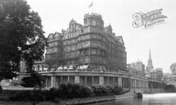 Empire Hotel 1935, Bath