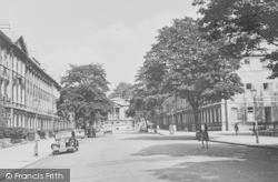 Great Pulteney Street And Museum  c.1950, Bath