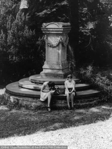 Photo of Bath, Shakespeare's Memorial c.1965