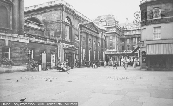 Photo of Bath, The Church Yard c.1960