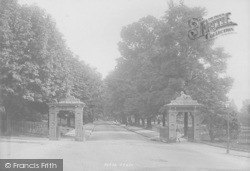 Victoria Park Gates 1895, Bath