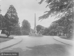 Victoria Park, Obelisk 1925, Bath