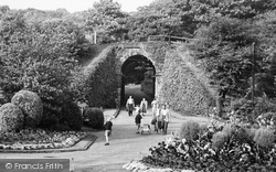 The Tunnel, Wilton Park c.1955, Batley