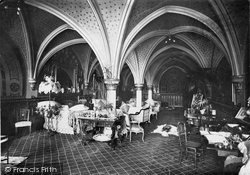 Abbey Drawing Room 1910, Battle