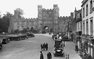 The Abbey Gatehouse 1927, Battle