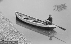 Boy Rowing 1925, Beachley