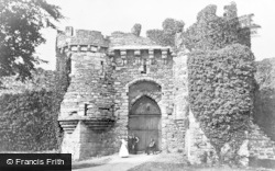 Castle c.1880, Beaumaris
