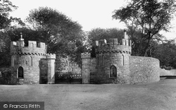 Castle Entrance 1904, Beaumaris