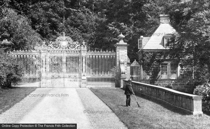 Photo of Beaumaris, Gardener At Baron Hill Lodge 1911